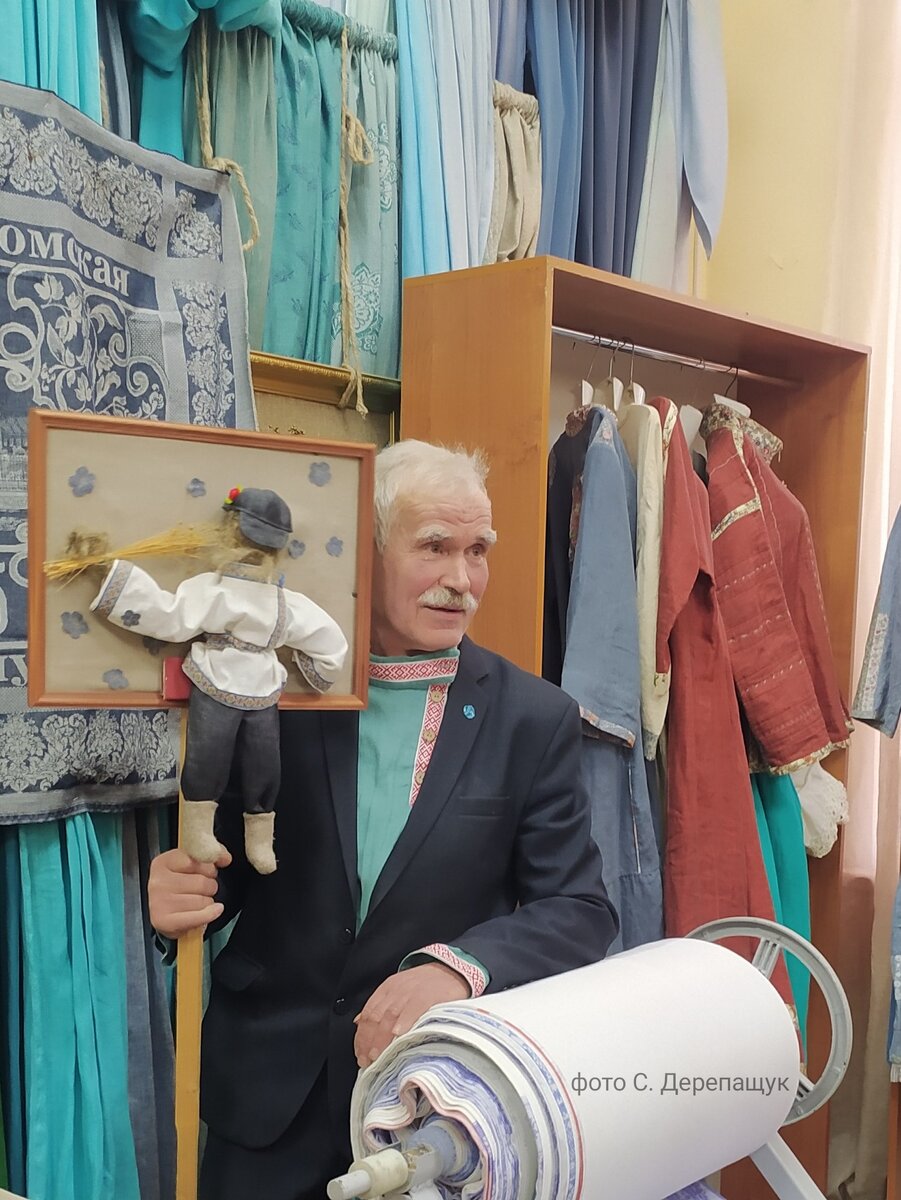 заместитель директора НКЛМ, хранитель Музея Истории БКЛМ Виктор  Васильевич Афанасин