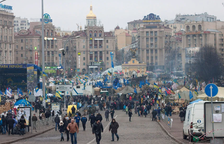 Киев по украински. Площадь независимости Киев 2020. Мирный Майдан. Киев в январе.