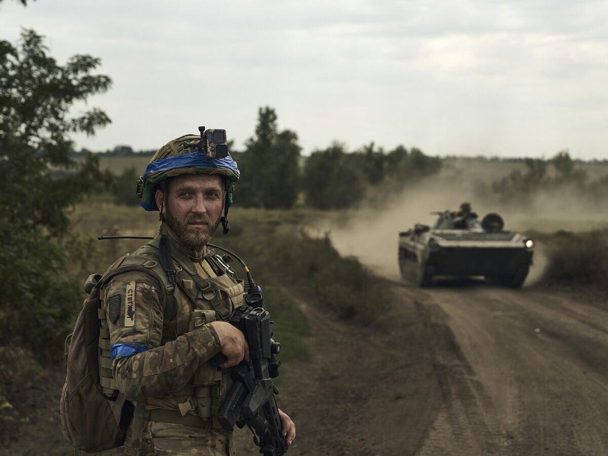    Солдат штурмовой бригады ВС Украины© AP Photo / LIBKOS