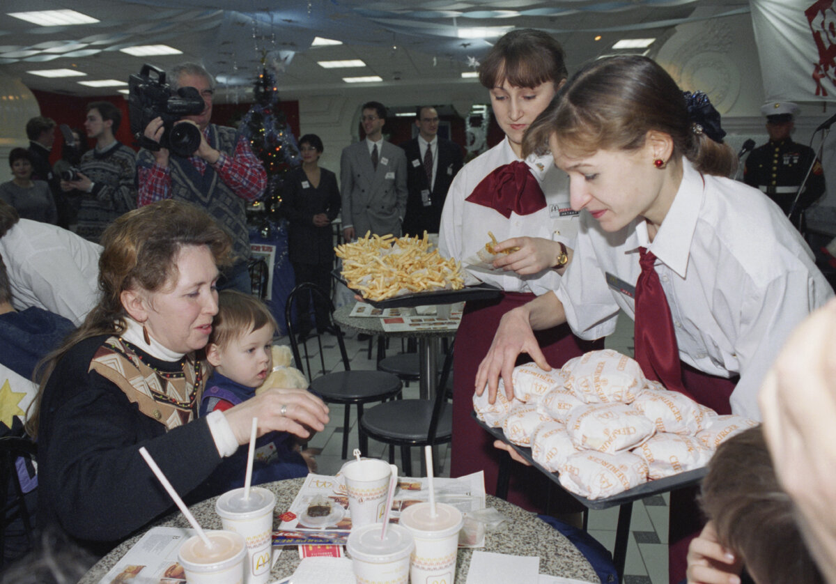 очередь в первый макдональдс в москве 1990