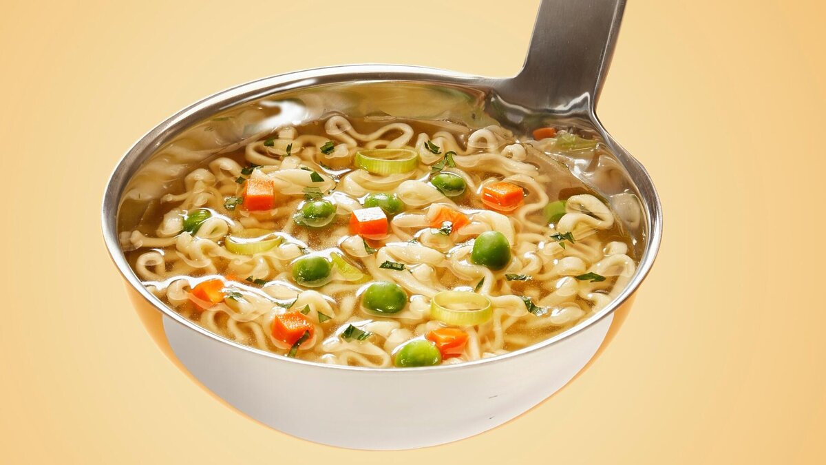    Пожилым людям стоит исключить их из рациона: самые опасные супы© Unsplash | Piotr Miazga