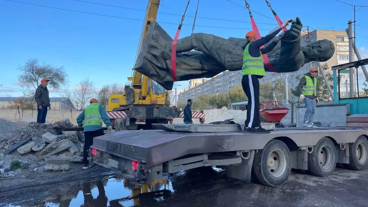 Скульптуру Дзержинского вывезли из Волгограда | НовостиВолгограда.ру | Дзен