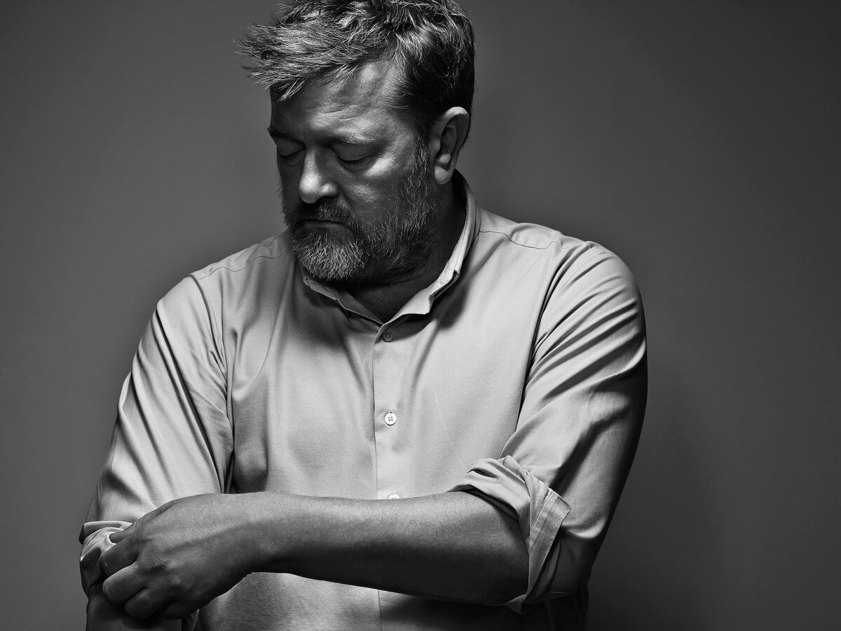 прямолинейный фронтмен группы Гай Гарви