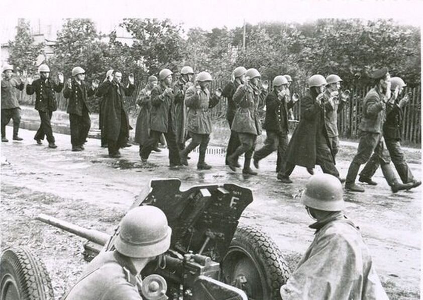 1941 котел киевский котел. военнопленные киевский котёл 1941. уманский котел 1941. польская пинская флотилия 1939. киевский котел 1941 уничтоженная техника.