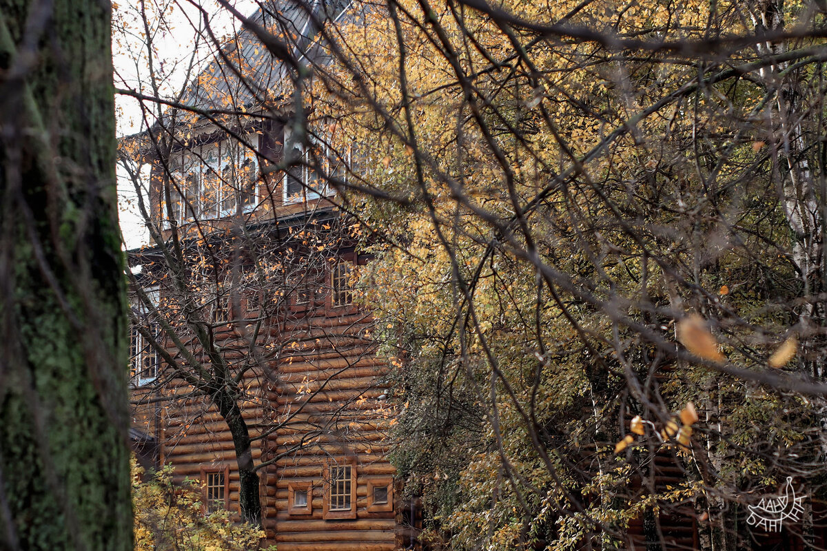 Съёмки проходили неподалёку от дворца