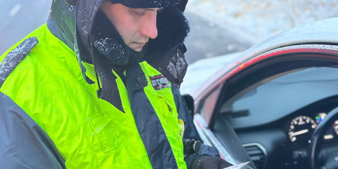 Будет ли водителю штраф, если он забыл водительское удостоверение дома, но может показать его в электронном виде.