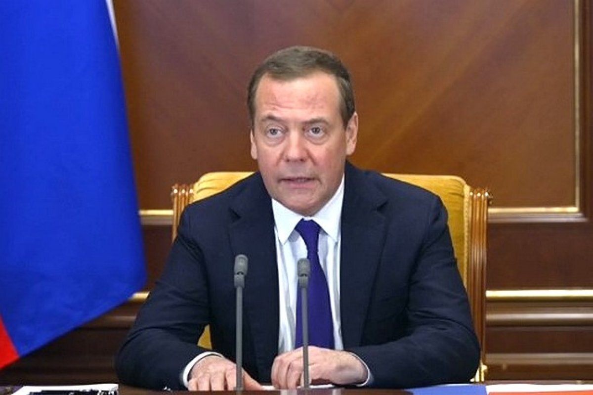    Медведев напомнил о России после шутки Маска про Иран и базы США