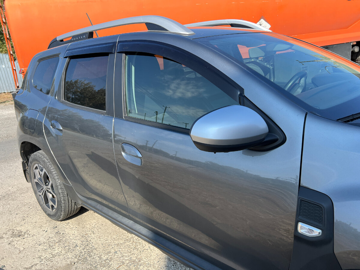 Установленные дефлекторы на Рено Дастер 2