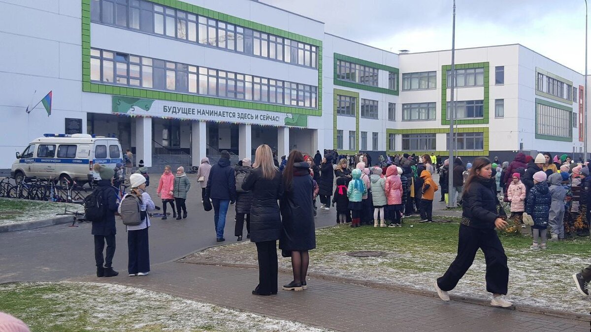 Новосибирск минирование. Минирование школ в карелии. Несовершеннолетние преступники. Эвакуация школ в ижевске сегодня. Ппс зима автоэвакуация школы.