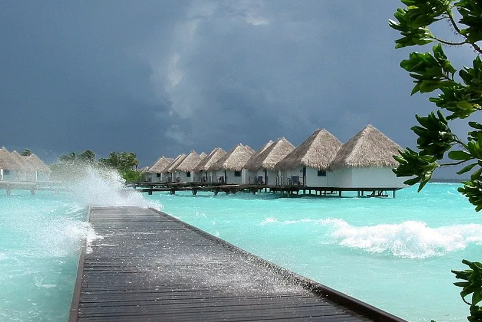 Мальдивы в мае отзывы. Климат Мальдивских островов. Дождь на Мальдивах. Мальдивы фото.
