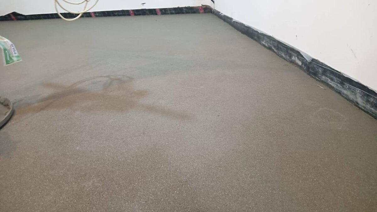 Полусухая механизированная стяжка пола