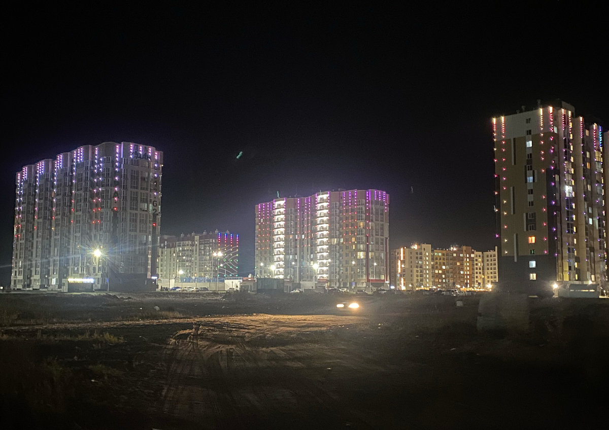 Новый район многоэтажек в Ханты-мансийске.