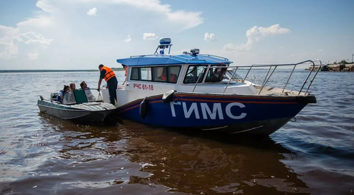 Бмк-130мл. Бмк-130 буксирно-моторный катер. Работа капитаном маломерных судов. Лодка гимс. Водитель моторного судна.