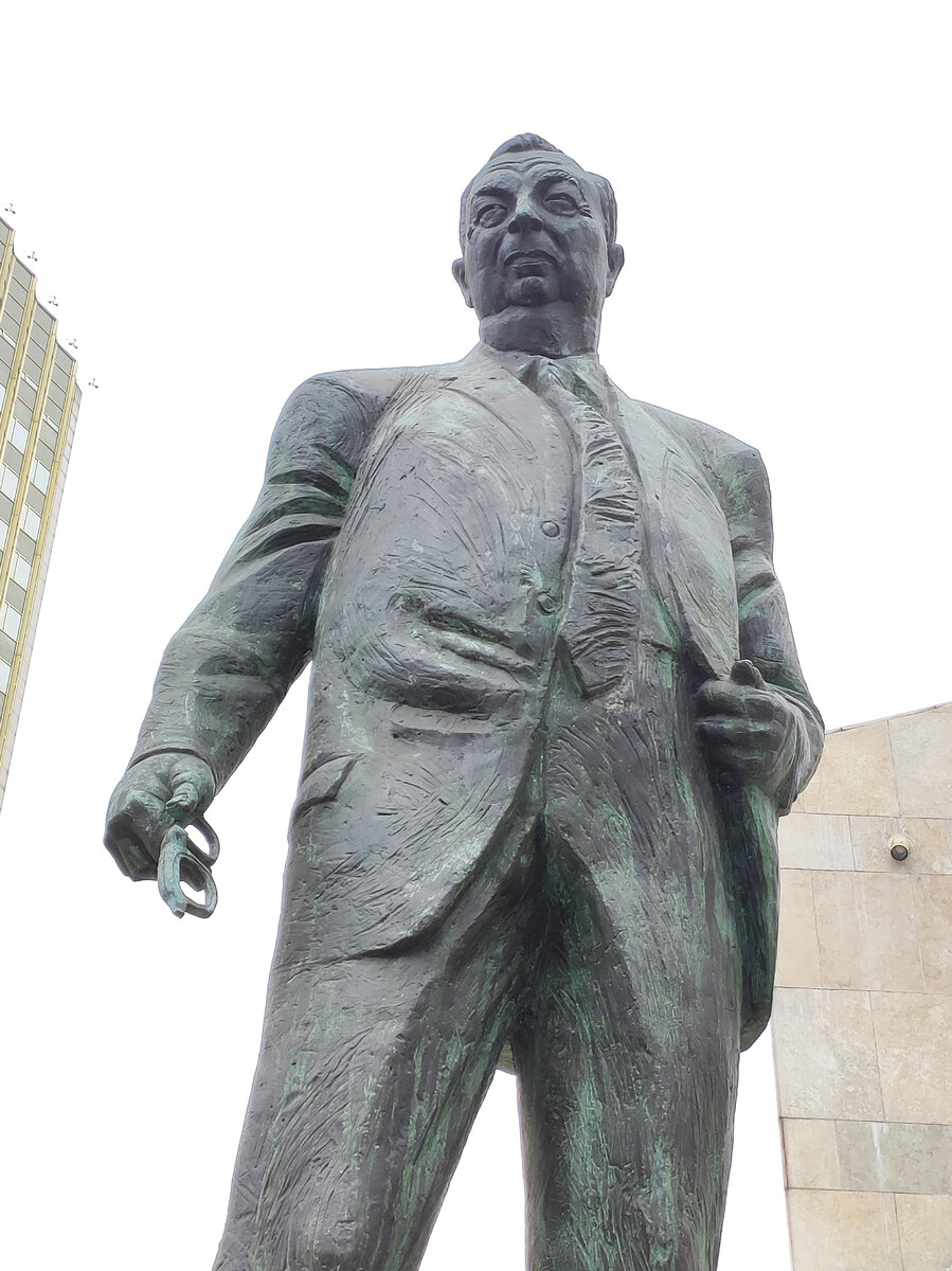 Памятник Евгению Примакову в Москве. Источник — dzen.ru/pa_myatnik