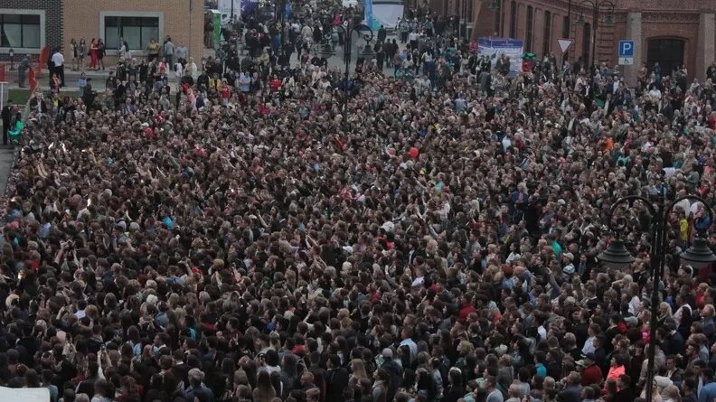     Сотни человек в воскресенье, 29 октября, заблокировали въезд на территорию аэропорта в Махачкале, сообщили очевидцы в соцсетях.