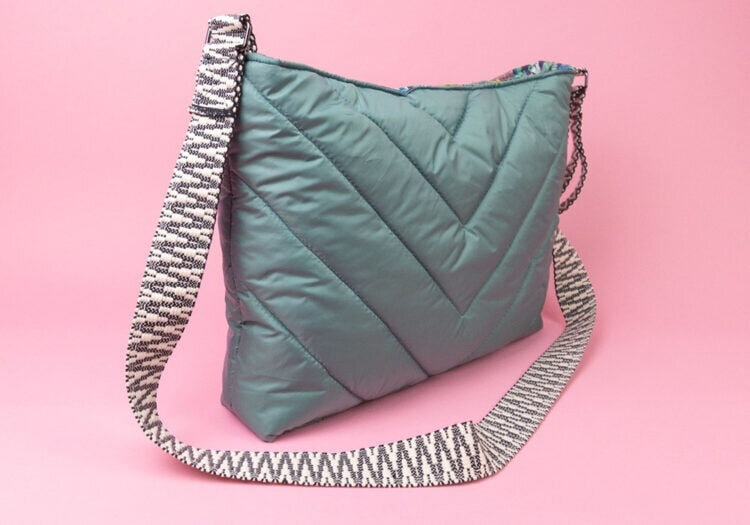 Листайте карусель