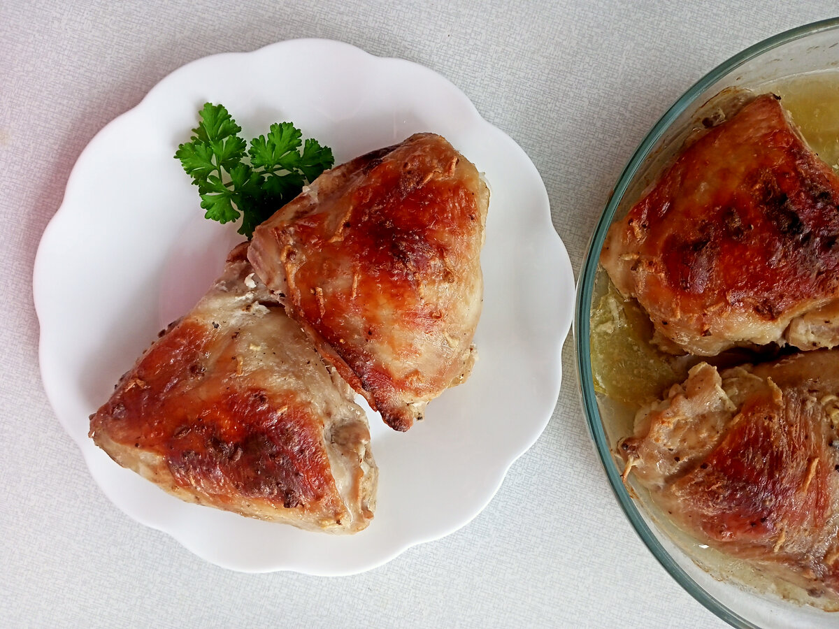 Запеченная курица в сметанном маринаде с хреном — это непередаваемое  сочетание нежного мяса и ароматного маринада.