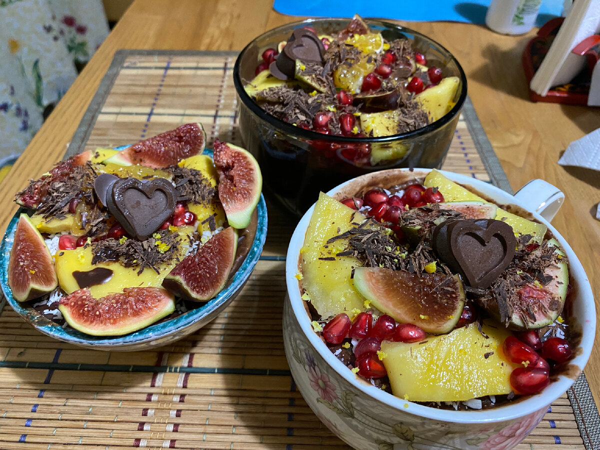 Благодаря оформлению, фантазии смузи становится аппетитным. Благодаря содержанию, знаниям - питательным и полезным.