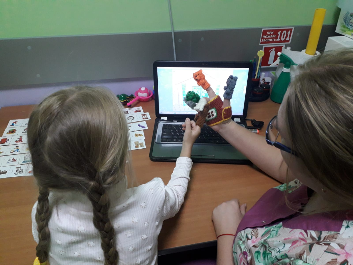 Пальчиковый театр на занятии с Когнитологом Фоминой М.А.