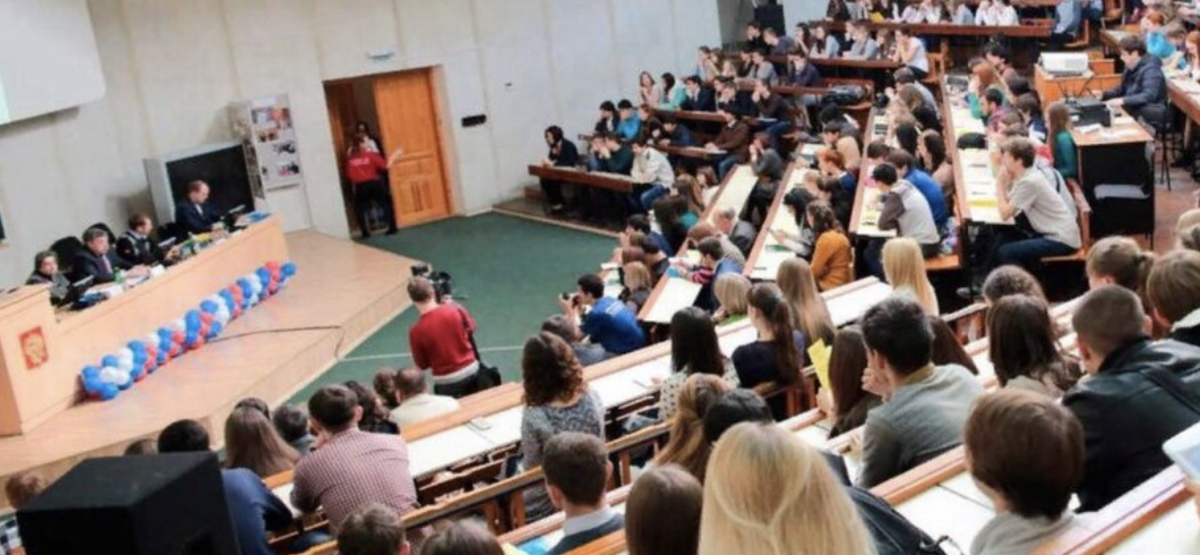 Снимок с экрана Дзен. Собрание машиностроительного факультета Политех. института.