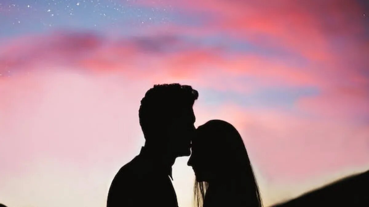 Одной постелью сыт не будешь. Фото: pexels.com