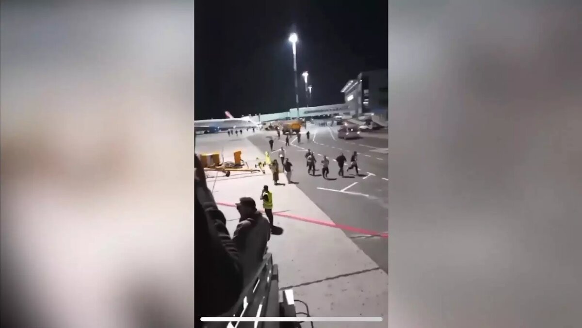     На месте сейчас работает спецназ, информация об этом появилась в соцсетях.