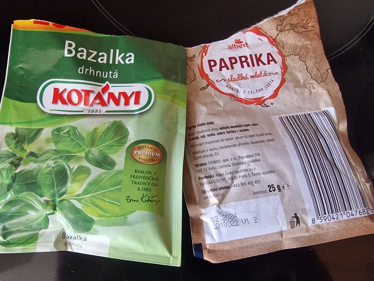 фото автора: из специй обязательно базилик и красный сладкий перец, остальные  - не так важны. Где-то читала даже, что можно даже корицу добавить. Ну, не знаю насчёт корицы