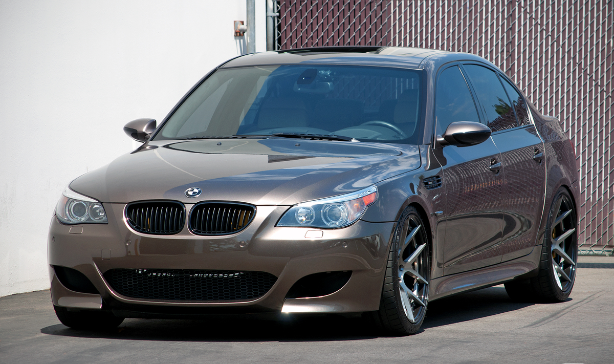 Бмв е60 бензин. BMW e60. BMW m5 e60. BMW 5 e60. BMW 5 е60.