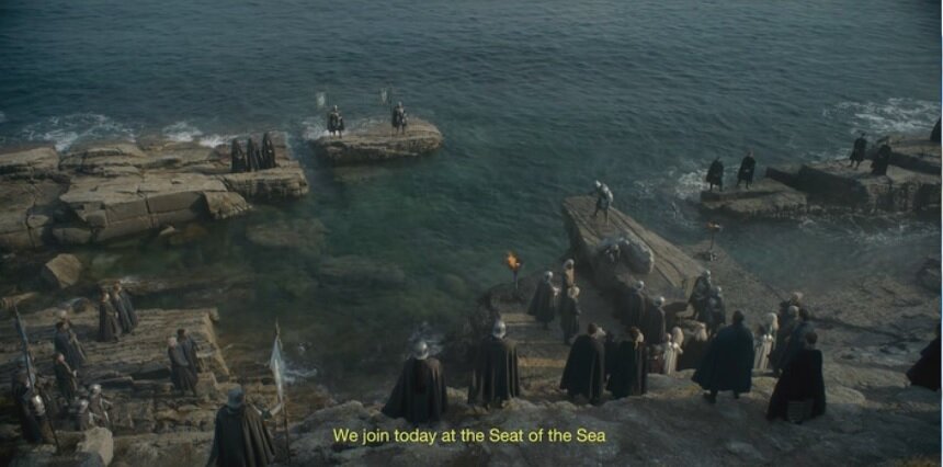 Обратите внимание, какие яркие цвета. Кинооператоры "Дома драконов" хорошо умеют снимать только похороны. Может, их взяли из похоронного агентства?