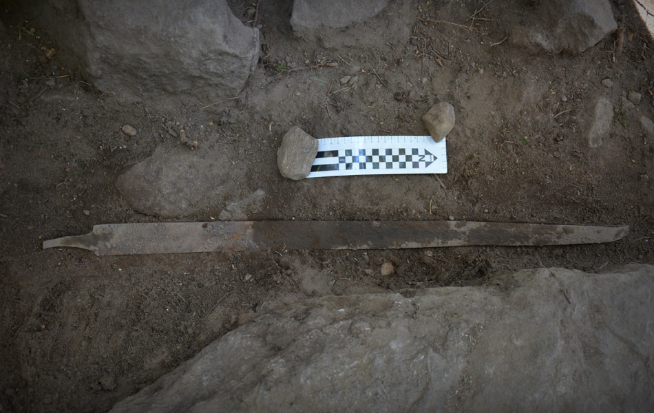 Меч перед извлечением из земли. По Моиланен и Моиланен, 2020