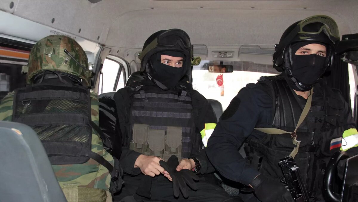     Кадры с места происшествия публикуют очевидцы в социальных сетях.