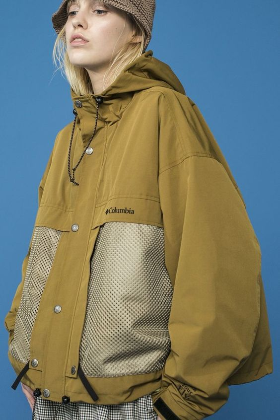 Модель в куртке Columbia