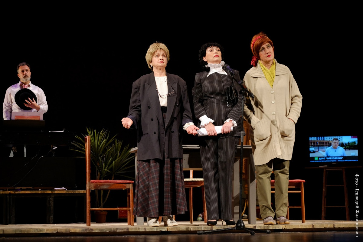 Репетиция Дня космонавтики в самом разгаре: обратите внимание, на этом фото есть Домовой. Фото - Геннадий Филиппович