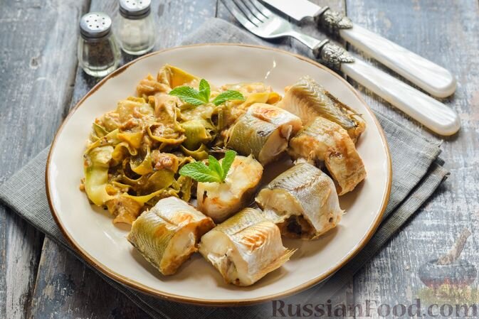 хек, кабачки, лимон, горчица, соус соевый, сметана, соль, перец чёрный молотый, масло растительное