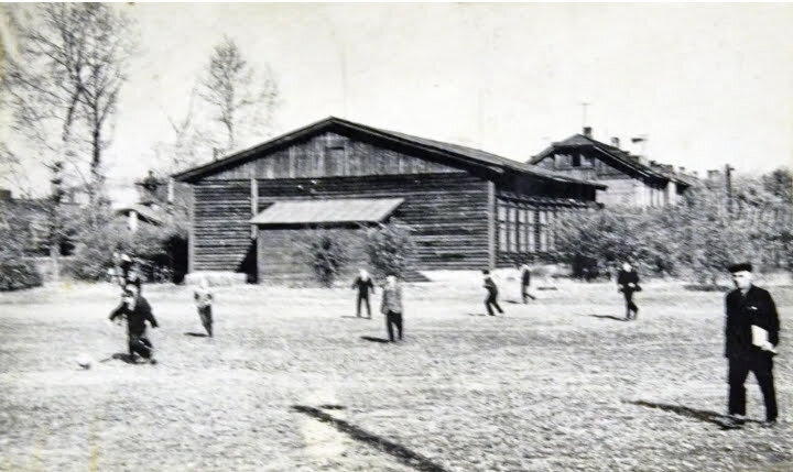 Начальная , все та же школа 117  в городе Рубцовске.