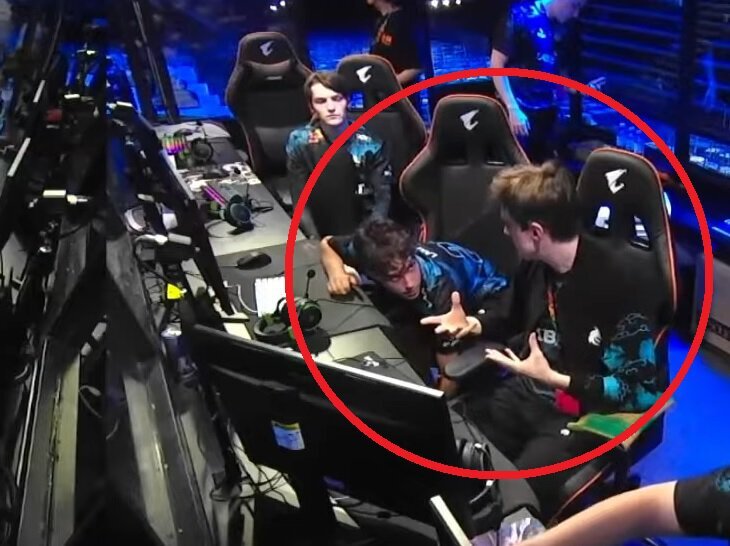 Aegis hero 2 limited edition. Geek vape hero 2 h45. Белый бак на хиро 2. Aegis hero фиолетовый. Аккумулятор на аегис хиро.