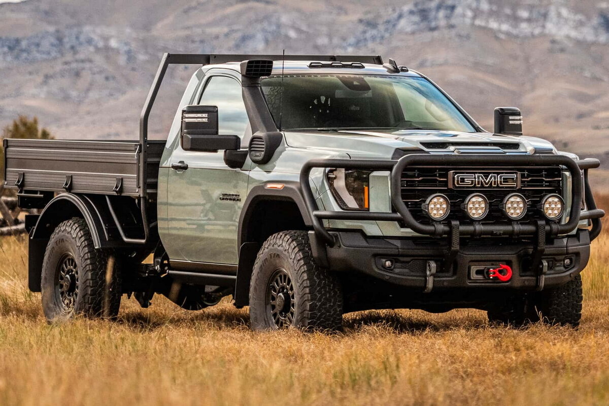 Совместно с мастерской American Expedition Vehicles (AEV) подготовлен концепт-кар AEV GMC Sierra Grande, который украсит стенд на выставке SEMA-2023.