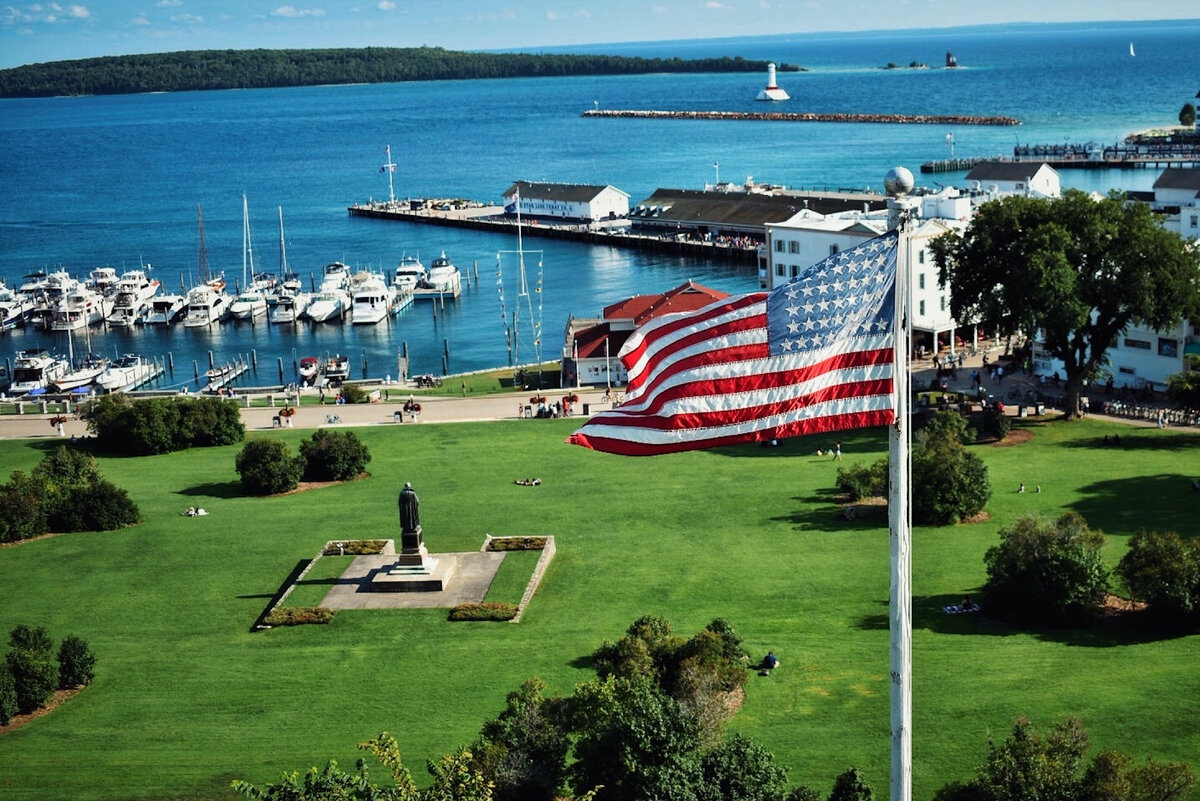 Есть ли американские. Canada vacation Michigan USA.