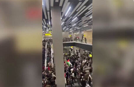    Из-за массовых беспорядков в Махачкале рейс в Сургут отложен