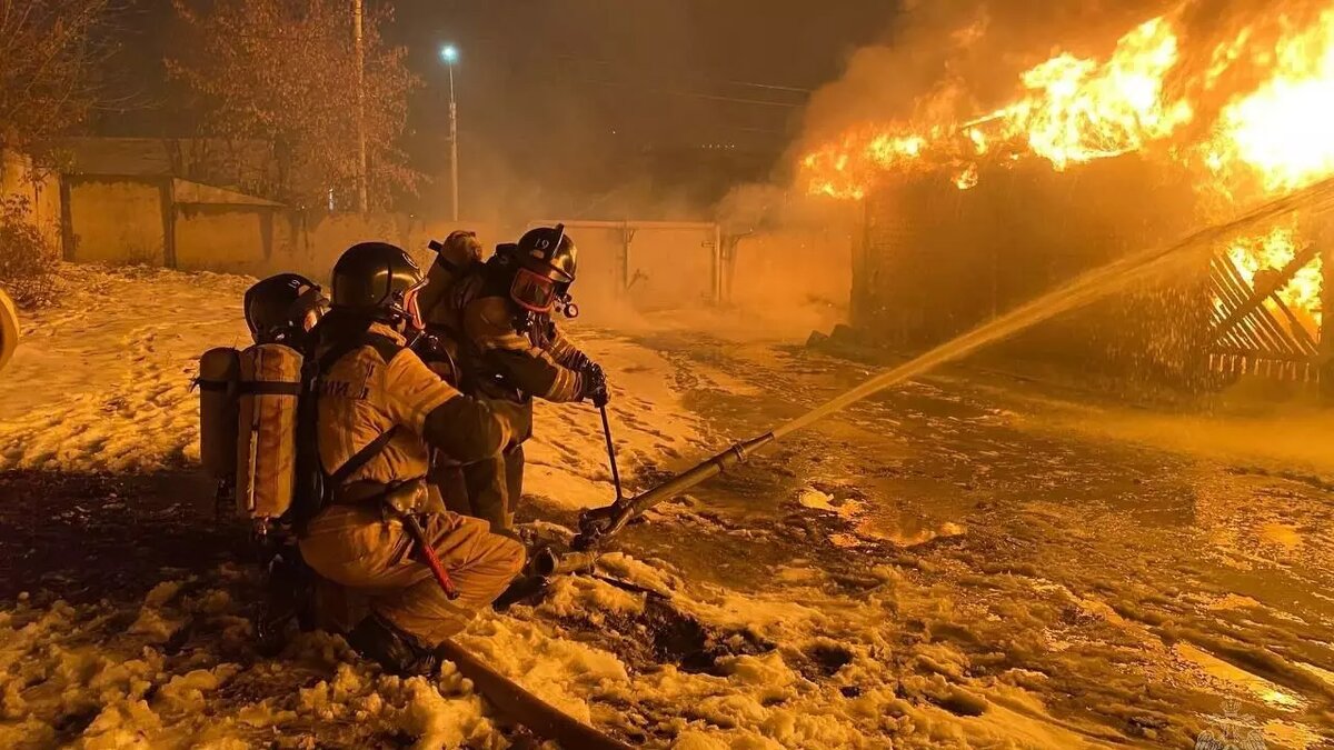 Пожарные потушили крупный пожар на складе в Ижевске | udm-info.ru | Дзен