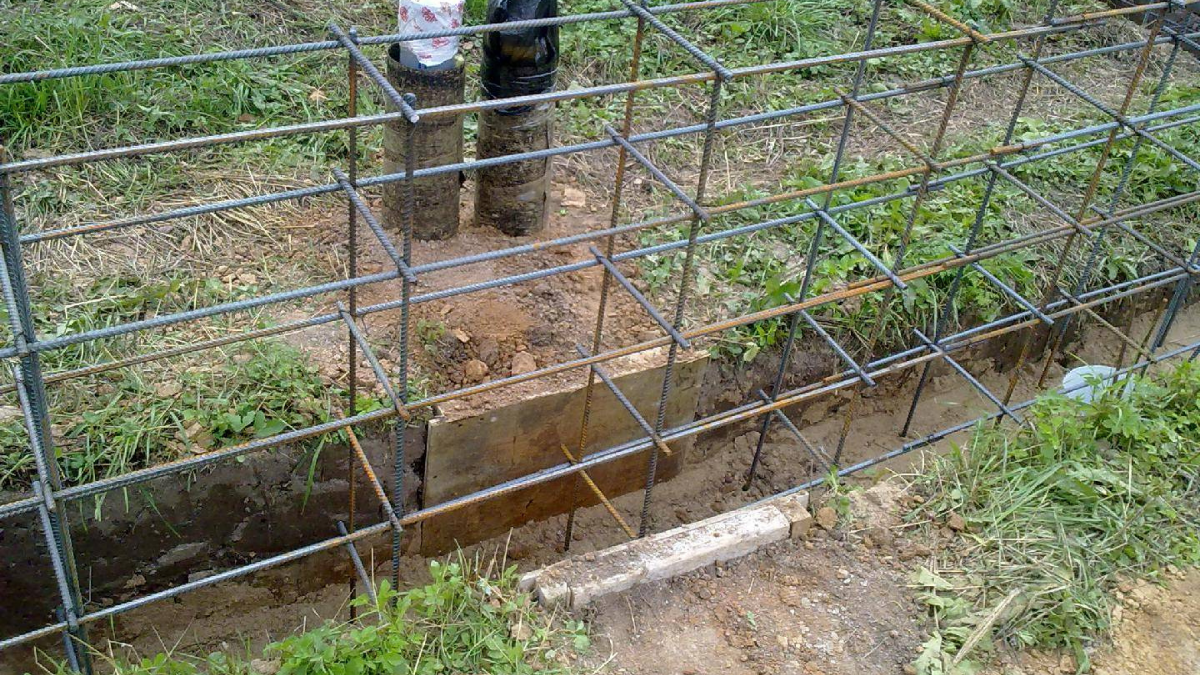 Арматурный каркас фпм-1. Армирование ленточного фундамента 600мм. Армирование ленточного фундамента композитной арматурой. Каркас арматурный 12 мм. Каркас арматурный 12 мм.