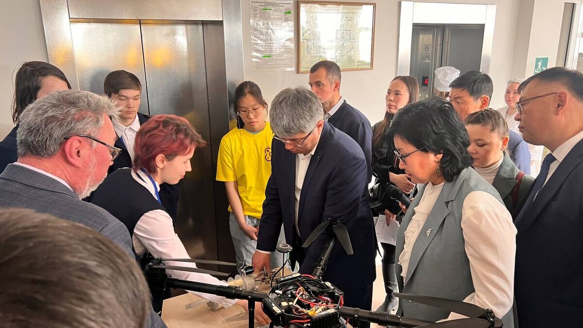 Правительство Бурятии. Алексей Цыденов на стратегической сессии «Перспективы развития информационных технологий в Республике Бурятия» Бурятского государственного университета