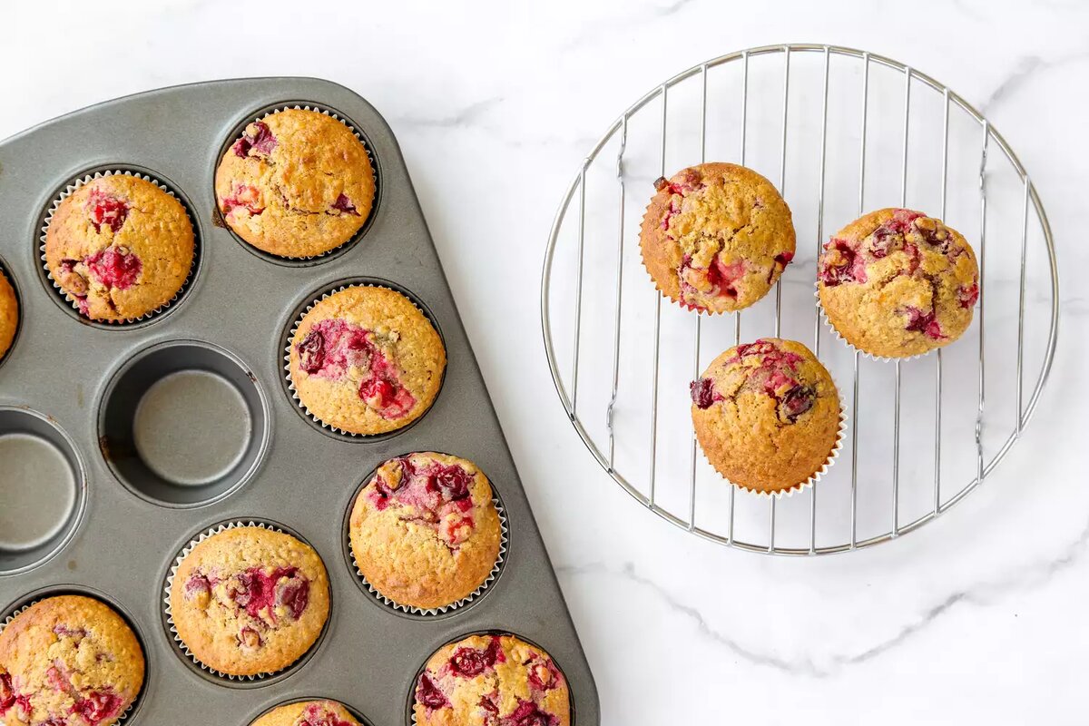 Бесподобные овсяные кексы с клюквой и орехами - приятный осенний десерт для всей семьи!  Фото: thespruceeats.com