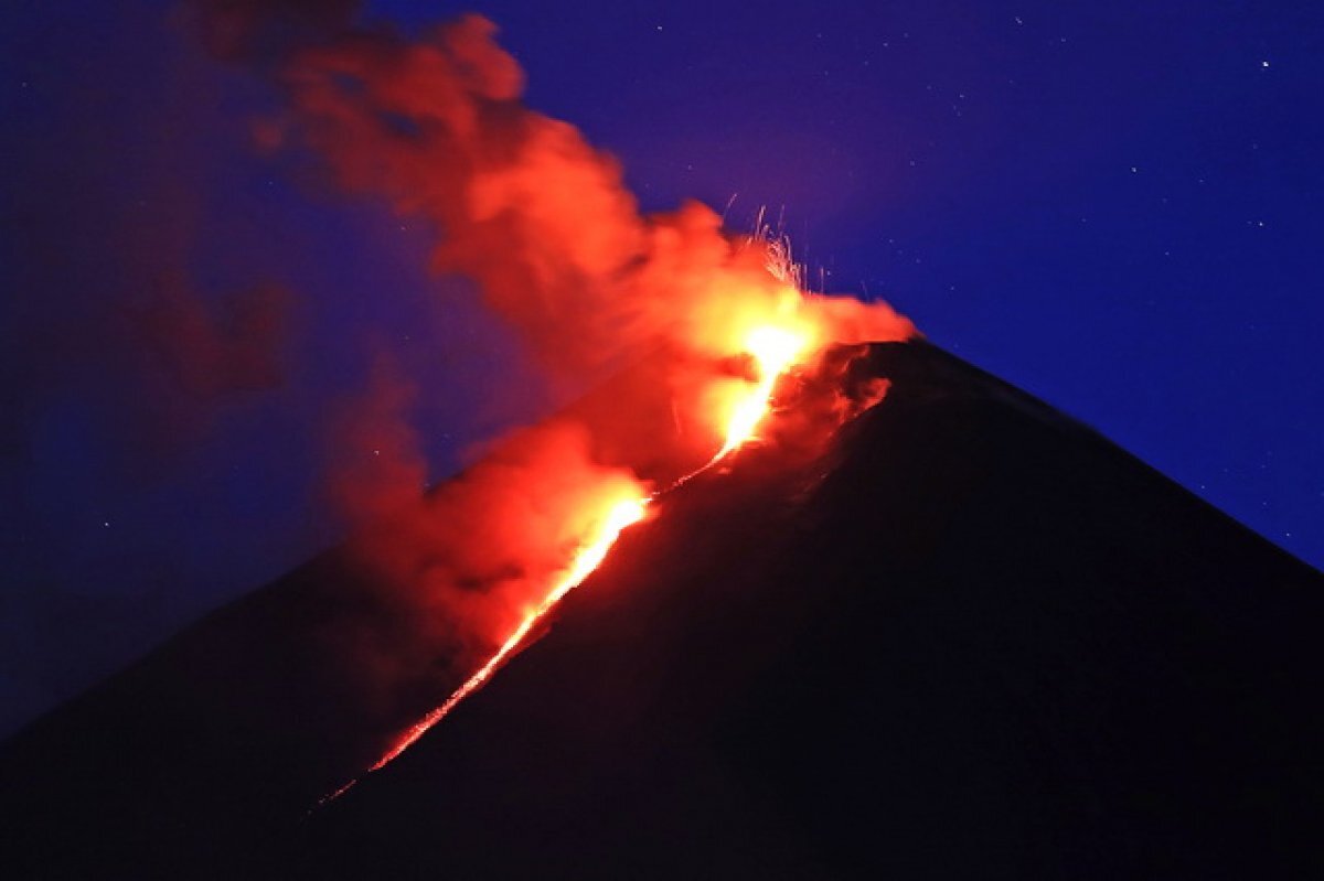    Глава Камчатки поручил обеспечить повышенную готовность из-за вулканов