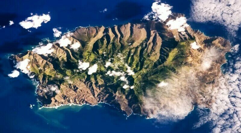    Видео: как живет Остров Святой Елены, и почему тут самый бесполезный аэропорт