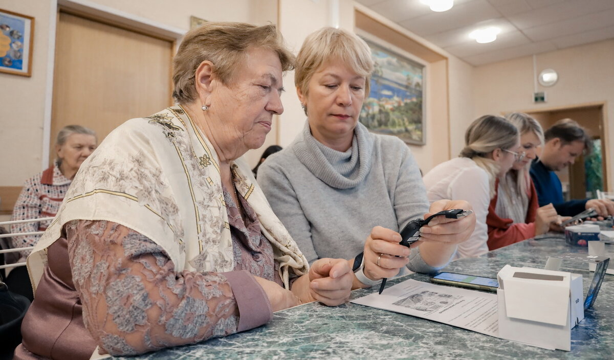 Нижегородским пенсионерам выдают смарт-браслеты с «кнопкой помощи» | Единая  Россия | Нижегородская область | Дзен