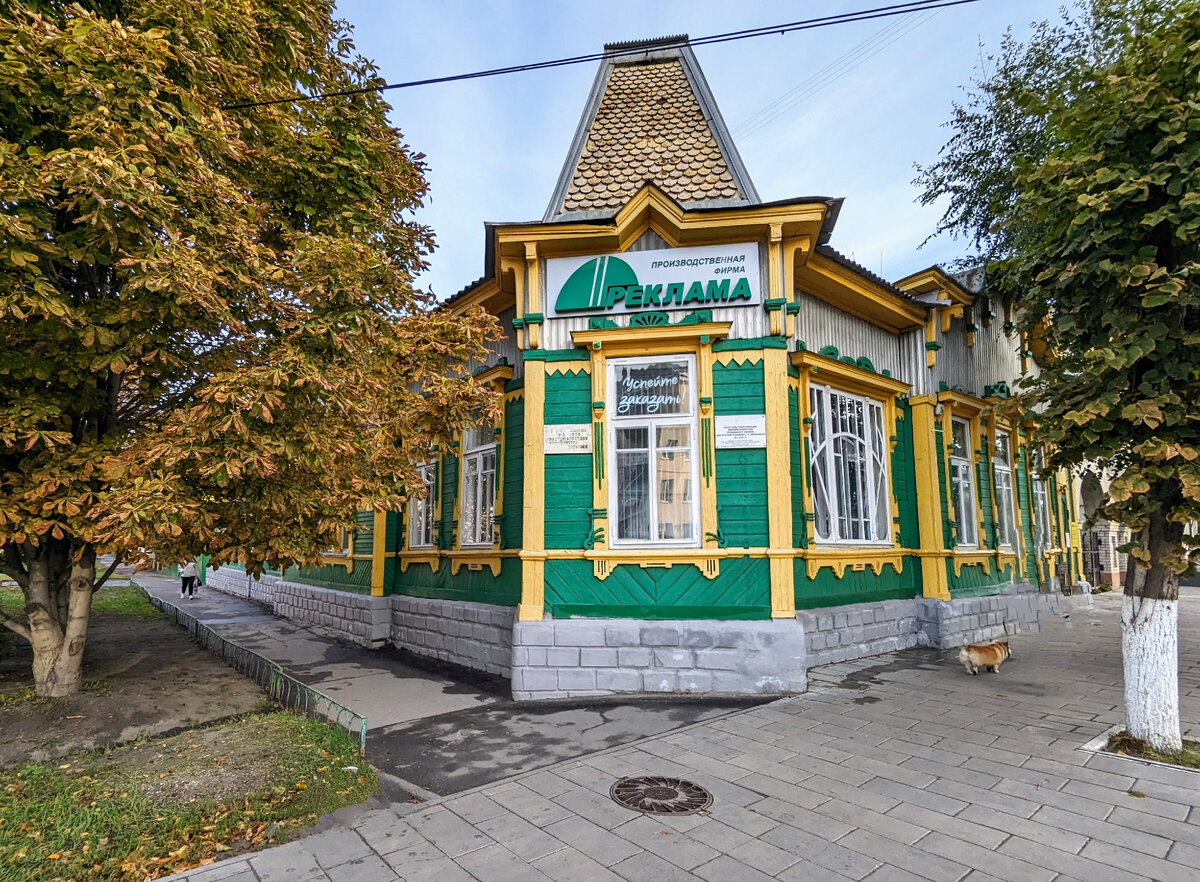 Итак, ранним утром приезжаю на железнодорожный вокзал города, не задерживаясь, сразу иду дальше и выхожу на Советскую улицу. 