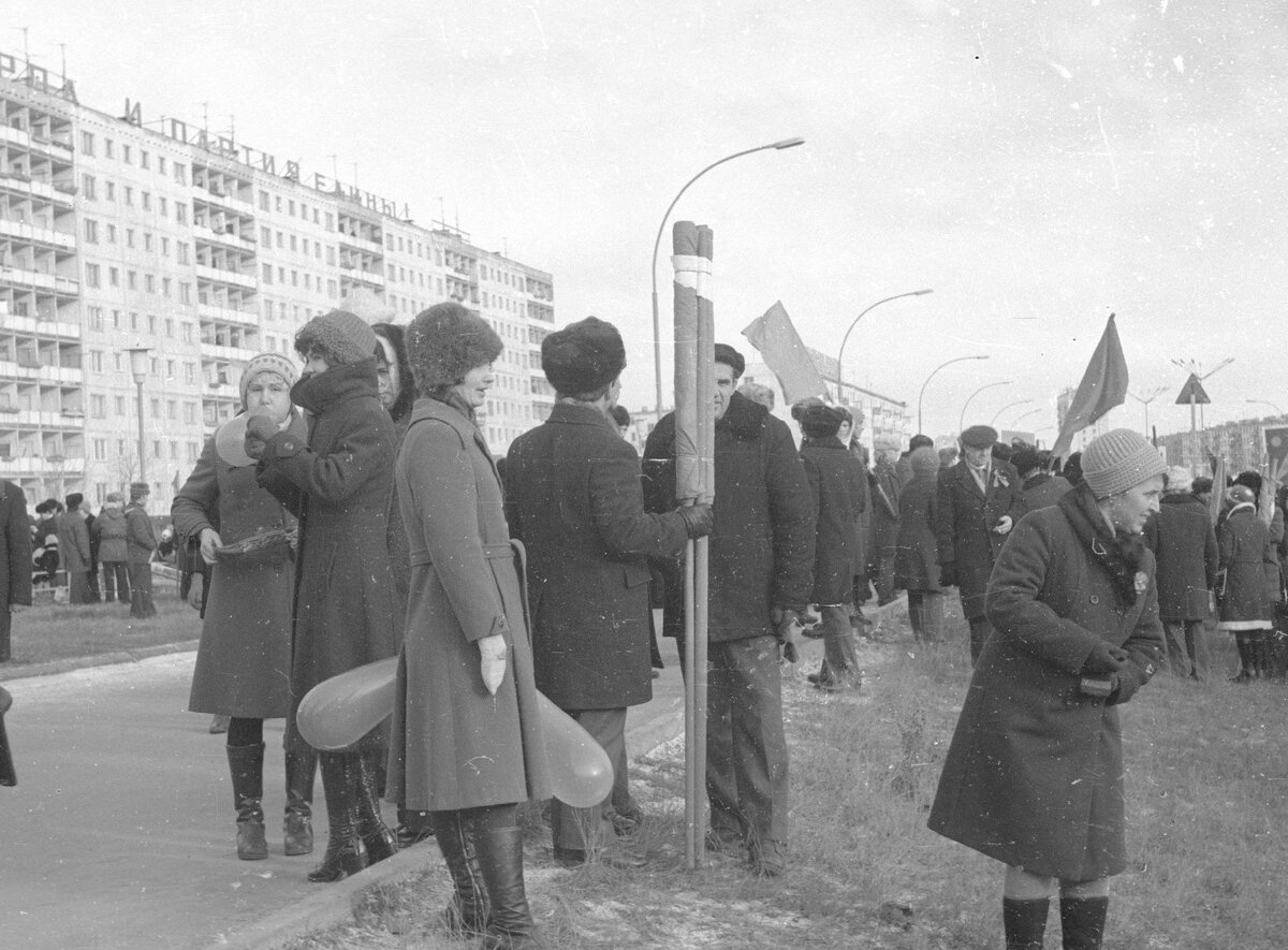 Демонстрация 7 ноября. Демонстрация 7 ноября 1988 год Свердловск.