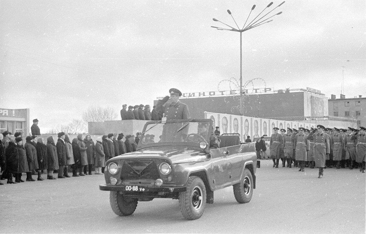 Демонстрация КАМАЗА 1971. Фото из фондов музея КАМАЗА Первомайская демонстрация 1984 года.