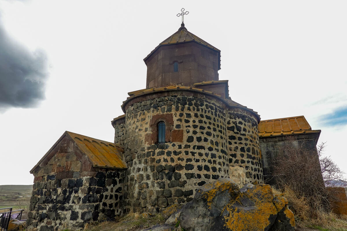 Монастырь Айраванк. Церковь святого Степана. Все фотографии в статье мои